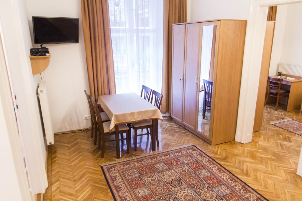 Authentic Budapest Apartment Стая снимка
