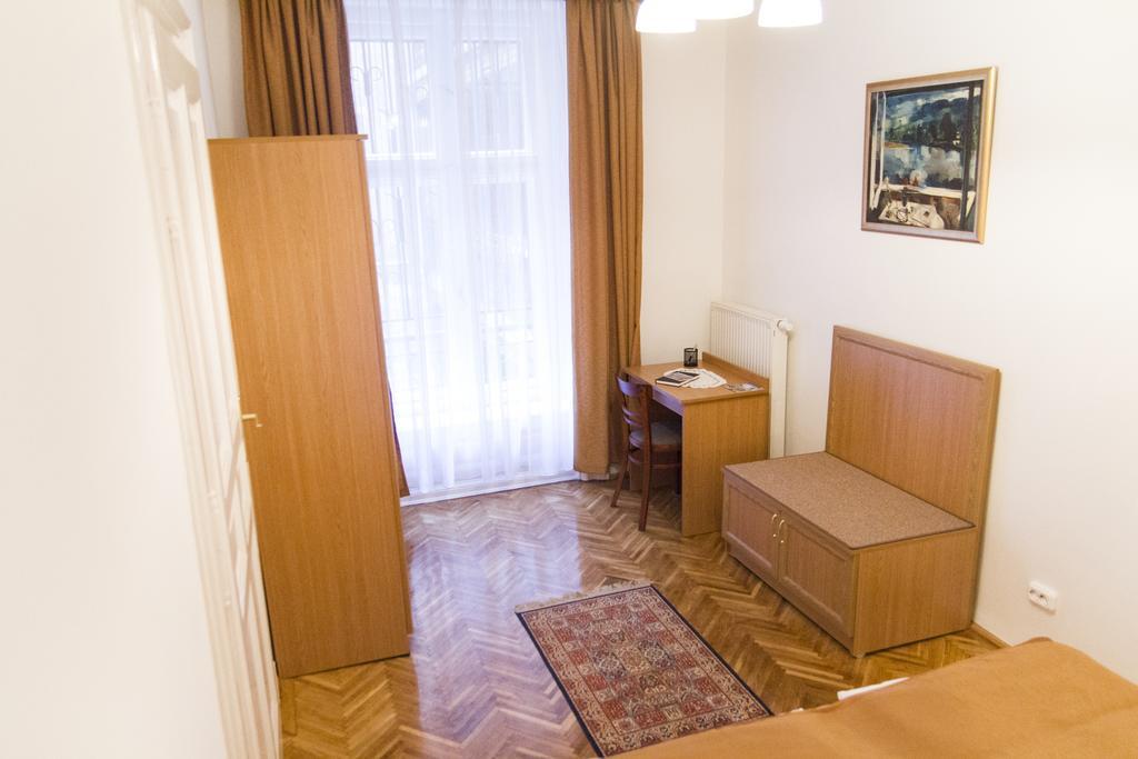 Authentic Budapest Apartment Стая снимка
